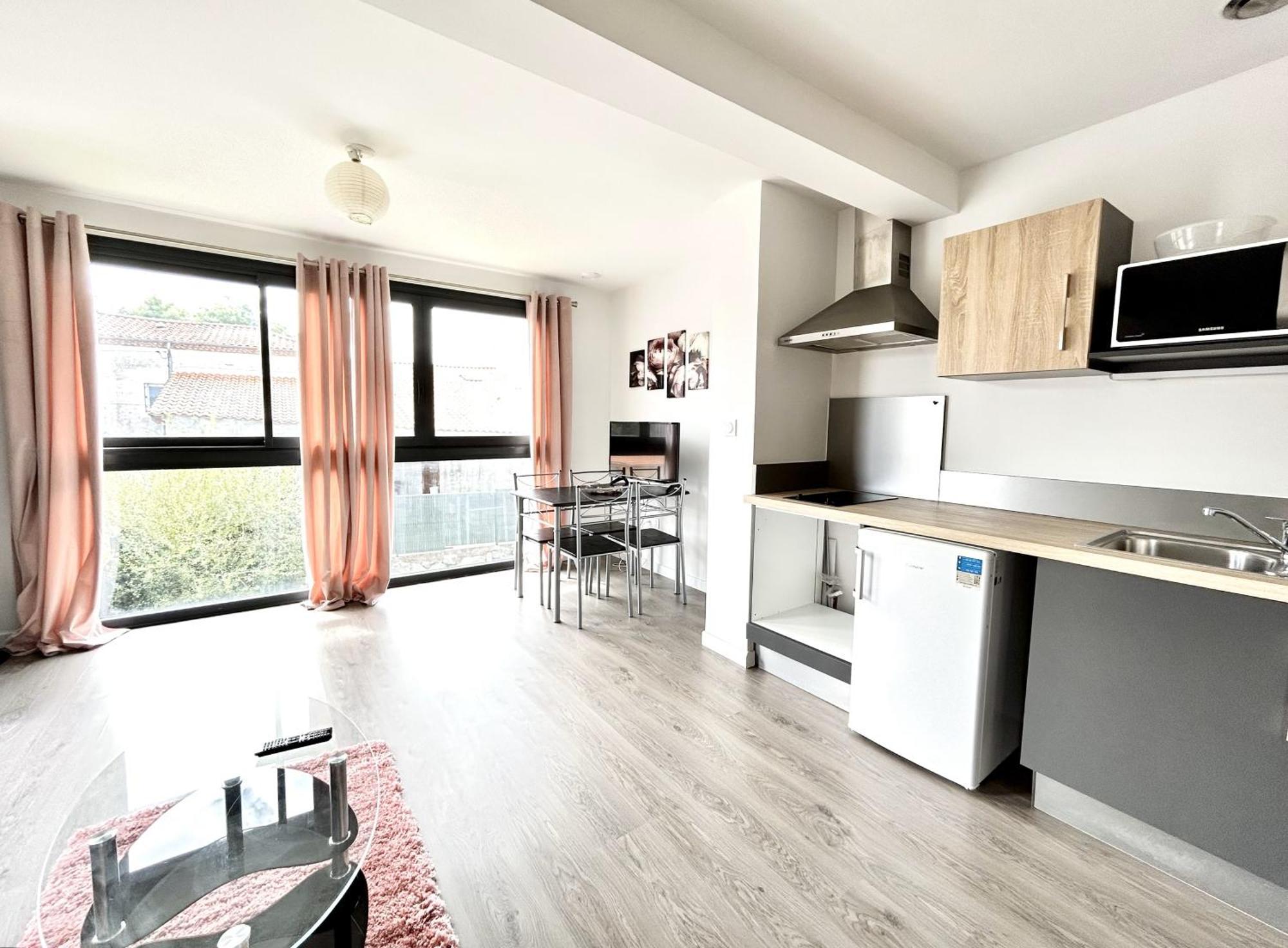 Du Vignoble A L'Atlantique - Residence Montifault Gites Du 2 Au 3 Pieces Le Pallet Dış mekan fotoğraf